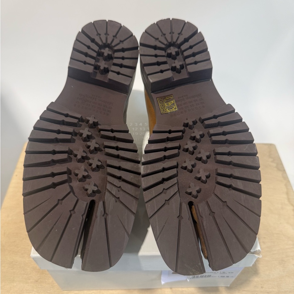 Maison Martin Margiela Women's Split-Toe Tabi Loafers in Brown Leather - Picture 6 of 8